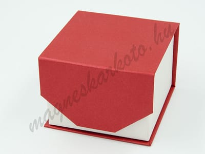 Karperec díszdoboz - mágneszáras, piros-fehér