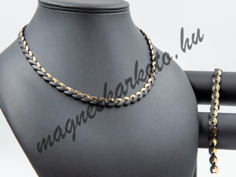 Juliette á l'Or Noire Collection